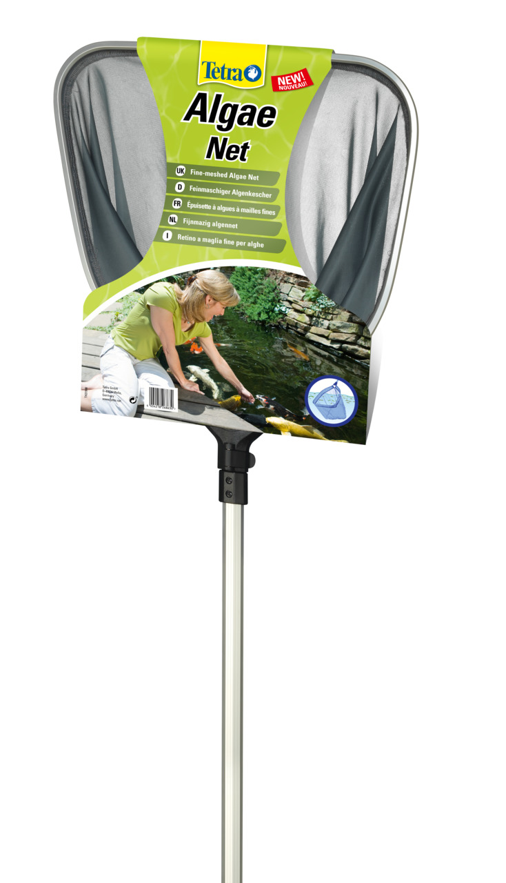 Das Bild zeigt das Produkt "Tetra Algae Net", einen feinen Algenkescher für die Reinigung von Teichen. Zielgruppe sind Teichbesitzer und Aquarienliebhaber. Der Kescher hat ein feinmaschiges Netz, ideal zum Entfernen von Algen. Die Verpackung zeigt eine Fr