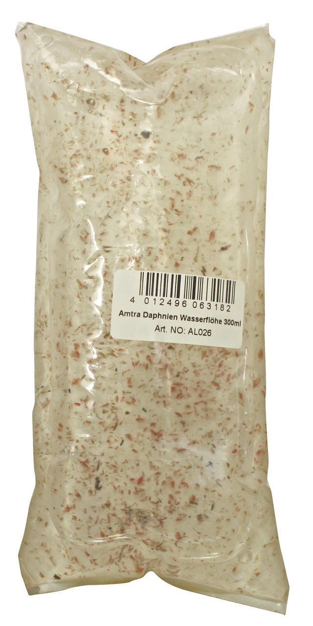 Das Bild zeigt eine transparente Kunststoffverpackung mit dem Produkt "Amtra Daphnien Wasserflöhe" der Marke Amtra. Die Verpackung enthält 300 ml getrocknete Wasserflöhe, die als hochwertiges Fischfutter für Aquarienfische dienen. Auf der Verpackung ist e