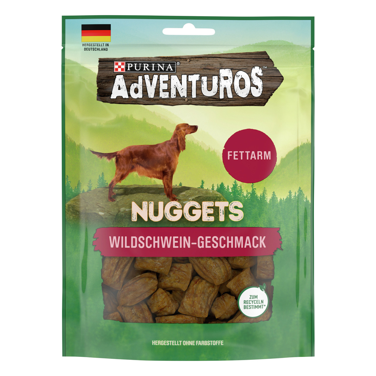 Das Bild zeigt eine grüne Verpackung des Hundefutters „Purina Adventuros Nuggets“ mit Wildschwein-Geschmack. Die Zielgruppe sind Hunde. Die Verpackung trägt die Aufschrift „fettarm“ und „hergestellt ohne Farbstoffe“. Die Menge der Nuggets ist sichtbar, un