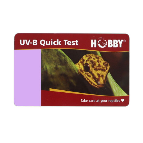 Das Bild zeigt den HOBBY UV-B Quick Test, ein Produkt für Reptilienhalter. Die Verpackung ist rot mit einem Bild eines Leopardengeckos und dem Slogan „Take care at your reptiles“. Der Test dient zur schnellen Überprüfung der UV-B-Strahlung in Terrarien un
