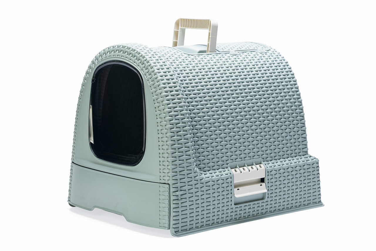Das Bild zeigt die Curver Katzentoilette in einem modernen Rattan-Design in Hellgrau. Sie ist für Katzen geeignet und verfügt über eine geschlossene Bauweise mit einer Schwingtür für Privatsphäre. Oben befindet sich ein Tragegriff für einfachen Transport.