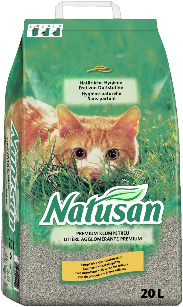 Das Bild zeigt eine grüne Verpackung der Marke Natusan mit der Aufschrift „Premium Klumpstreu“. Im Vordergrund ist eine orange-weiße Katze im Gras abgebildet. Die Streu ist für Katzen geeignet, frei von Duftstoffen und bietet natürliche Hygiene. Die Verpa