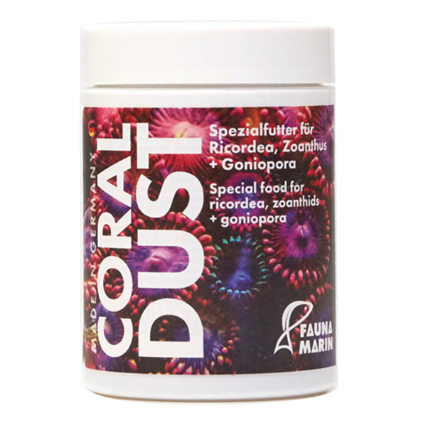Das Bild zeigt eine weiße Dose des Produkts "Coral Dust" der Marke Fauna Marin. Es handelt sich um ein Spezialfutter für Ricordea, Zoanthus und Goniopora, das speziell für Korallen in Meerwasseraquarien entwickelt wurde. Die Verpackung zeigt bunte Koralle