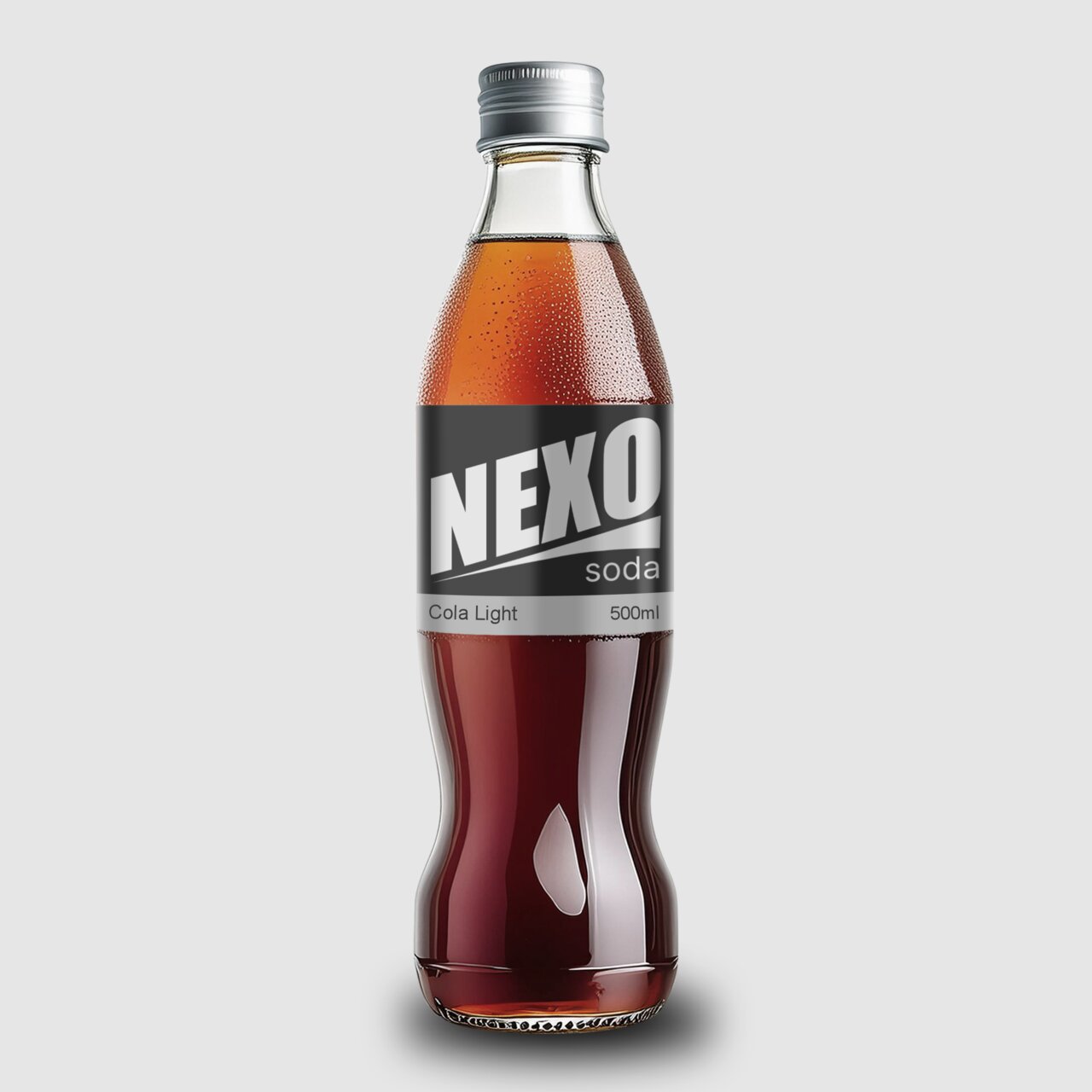 NEXO soda Cola Light in 500-ml-Glasflasche mit silbernem Schraubverschluss, dunklem Etikett und brauner Cola.