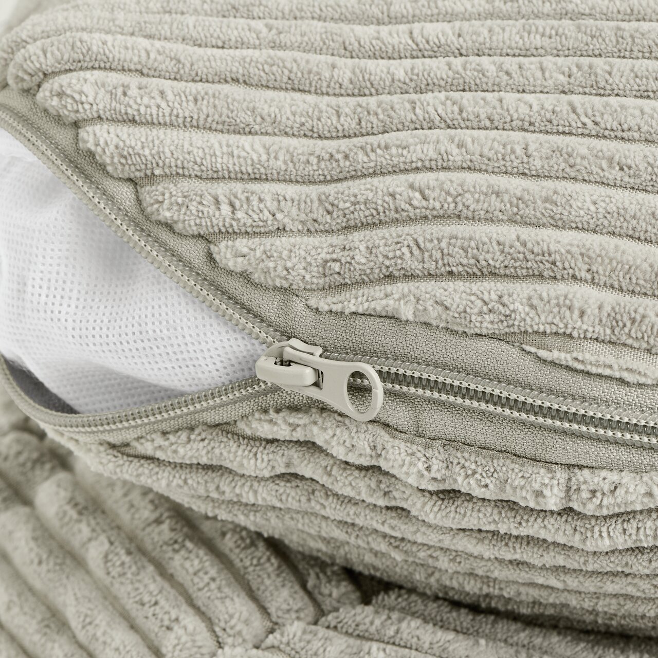 Stylecats Katzenkissen, beige, weicher gerippter Stoff, abnehmbarer Bezug, leicht zu reinigen, ideal für Komfort & Hygiene.