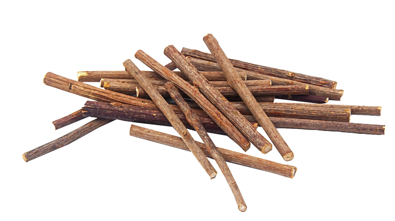Aumüller Kaustäbchen für Katzen, Matatabi-Holz, beruhigend, animiert zum Kauen-Spielen, naturbelassen, handlich, Zahnpflege.