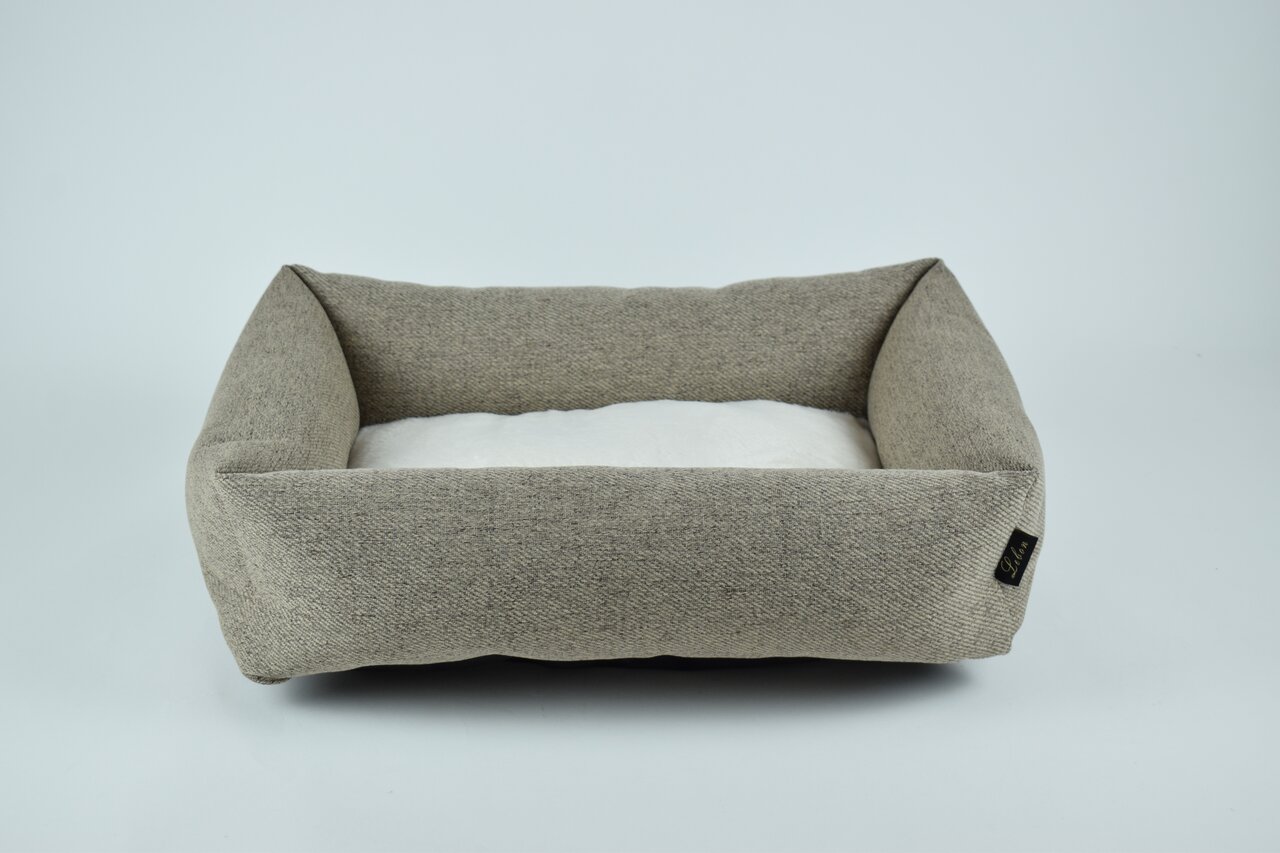 Beiges LEBON Hundebett für Hunde, weiches Innenkissen, rechteckige Form, ideal für Komfort und Entspannung, Größe erkennbar.