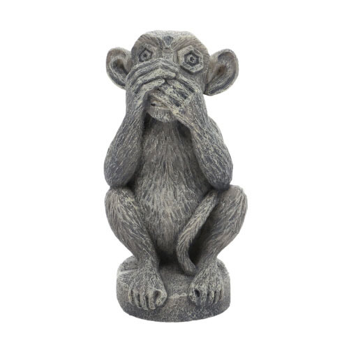 Steinfigur eines Affen, der mit den Händen seinen Mund bedeckt, symbolisiert das Sprichwort „Nichts Böses sprechen“. Die Figur ist aus grauem Material gefertigt und zeigt feine Details im Fell. Ideal als Dekoration für Innen- oder Außenbereiche. Höhe ca. 