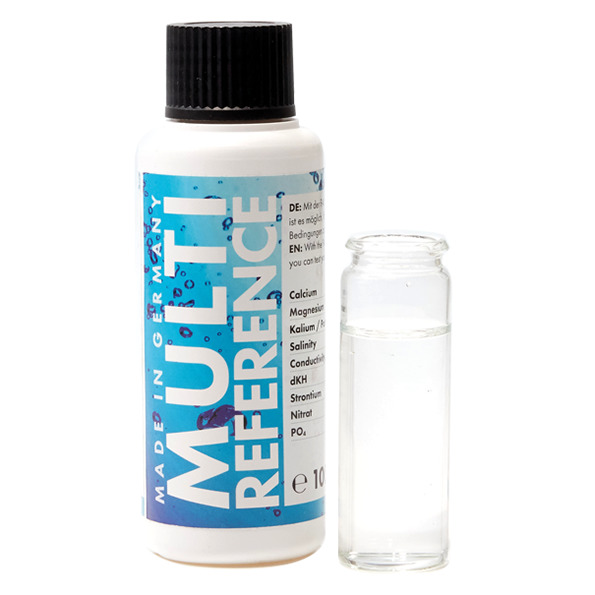 Das Bild zeigt das Produkt "FAUNA MARIN Multi Reference", eine Referenzlösung für Aquarien. Es ist speziell für Aquarienbesitzer entwickelt, um Wasserparameter wie Calcium, Magnesium, Kalium und mehr zu testen. Die Flasche enthält 100 ml Lösung, begleitet