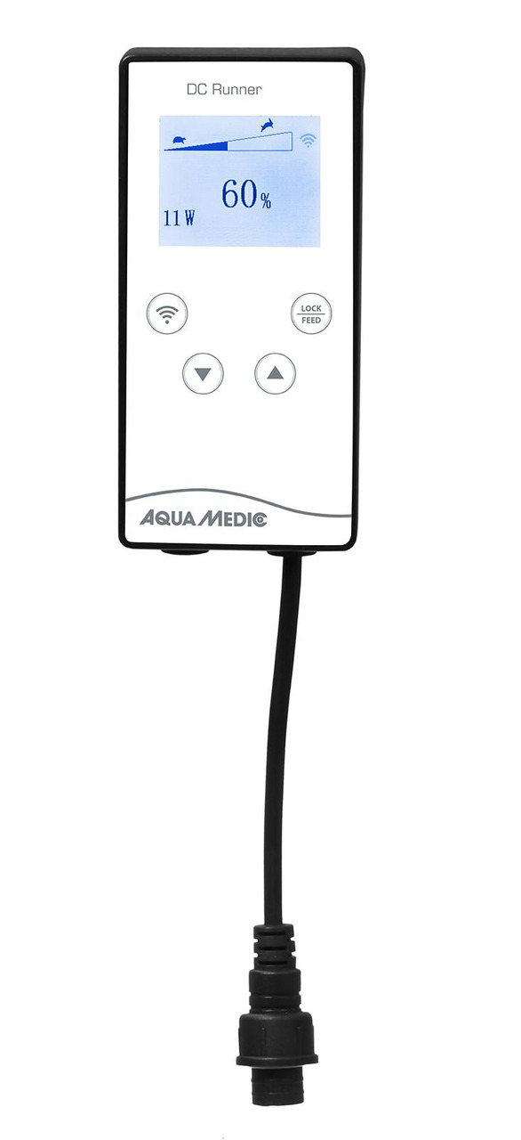 Aqua Medic DC Runner Steuerungseinheit: Energieeffiziente Aquariumspumpe, Display zeigt Leistung (W/%) an, mit „Lock“ & „Feed“-Funktion.