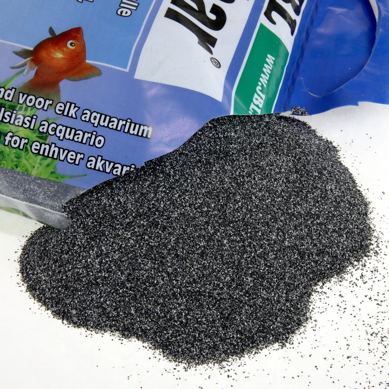 JBL Sansibar Black: Schwarzer Bodengrund für Süß--Meerwasseraquarien, 5 kg, dekorativ & funktional, für Aquarienbesitzer.
