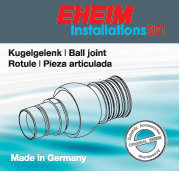 Das Bild zeigt das Produkt "EHEIM InstallationsSET Kugelgelenk", ein Zubehörteil für Aquarien. Es handelt sich um ein Kugelgelenk, das in Installationssets verwendet wird, um flexible Verbindungen zu ermöglichen. Die Verpackung hebt die Qualität "Made in 