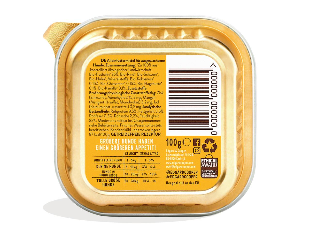 Das Bild zeigt eine goldene Verpackung von Edgard & Cooper, einem Alleinfuttermittel für ausgewachsene Hunde. Die Sorte enthält Bio-Huhn, Bio-Rind und Bio-Schwein aus kontrolliert ökologischer Landwirtschaft. Es ist getreidefrei und in einer 100g-Schale e