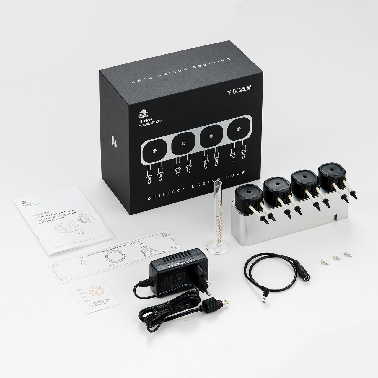 Chihiros Dosing Pump, präzises Dosiersystem für Aquarien, 4 Dosierköpfe, inkl. Netzteil, Messzylinder, Kabel, Schrauben, Anleitung.