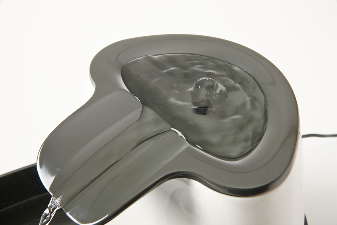 Savic Cascade Trinkbrunnen, Katzen & kl. Hunde, 1,5 L, schwarz, fließendes Wasser, fördert Hydration & Gesundheit durch gefiltertes Wasser.