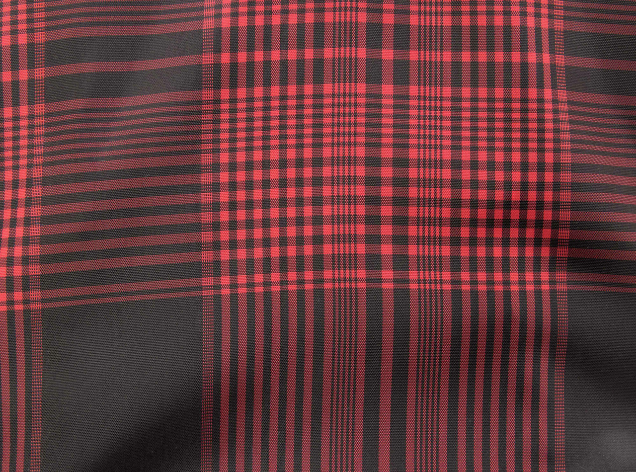 TRIXIE Produkt für Tiere, kariertes Muster in Rot/Schwarz, keine weiteren Infos zu Zielgruppe, Geschmack o. Menge erkennbar.