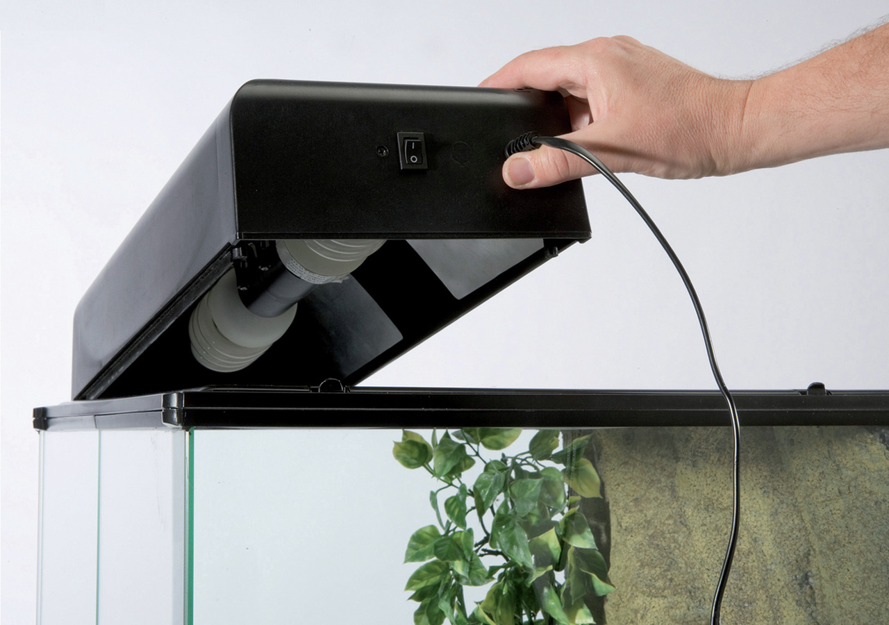 Exo Terra Terrarienabdeckung, schwarz, mit Beleuchtung & Schalter, für Reptilienhalter, sichere Lösung für Terrarien.