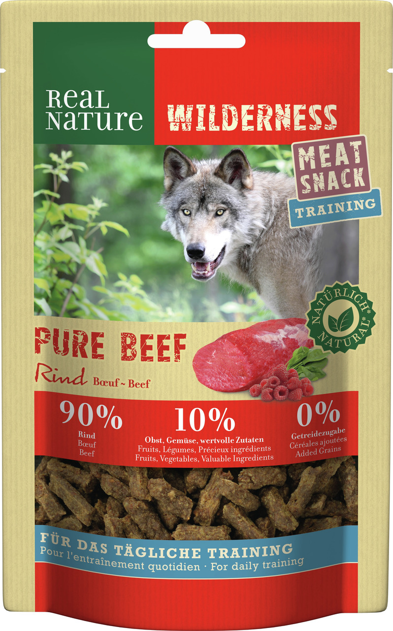 Das Bild zeigt eine Verpackung des Produkts „REAL NATURE Wilderness Meat Snack Training Pure Beef“. Es handelt sich um einen Fleischsnack für Hunde, speziell für das tägliche Training. Die Geschmacksrichtung ist Rind, mit 90 % Rindfleisch, 10 % Obst und G
