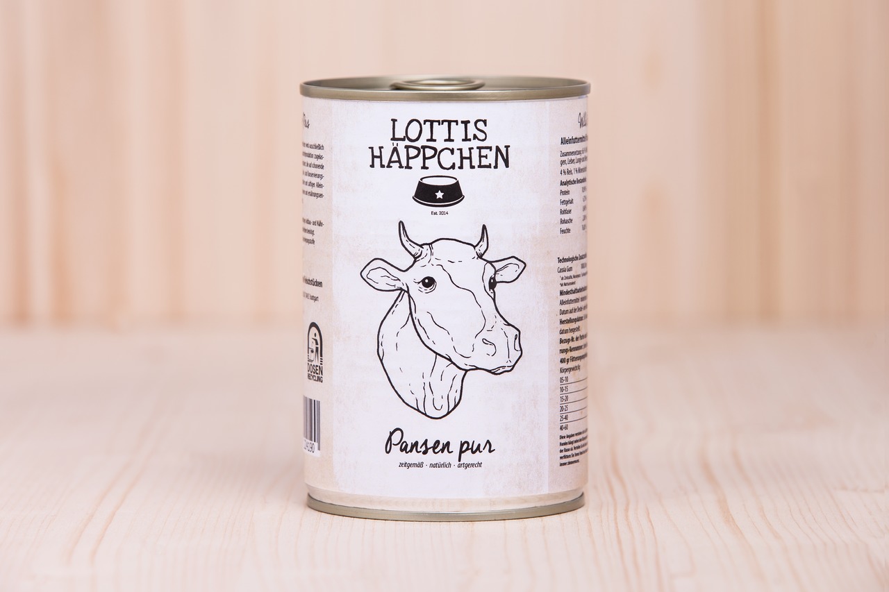 Lottis Häppchen – Pansen pur, Hundefutter, reiner Pansen, „zeitgemäß – natürlich – artgerecht“, Dose mit Kuhkopf-Design.