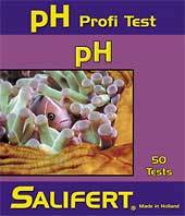 Das Bild zeigt die Verpackung des Produkts „Salifert pH Profi Test“, hergestellt in den Niederlanden. Es handelt sich um einen pH-Test für Aquarien, der speziell für die Zielgruppe von Aquarienbesitzern entwickelt wurde. Die Verpackung ist lila mit gelber