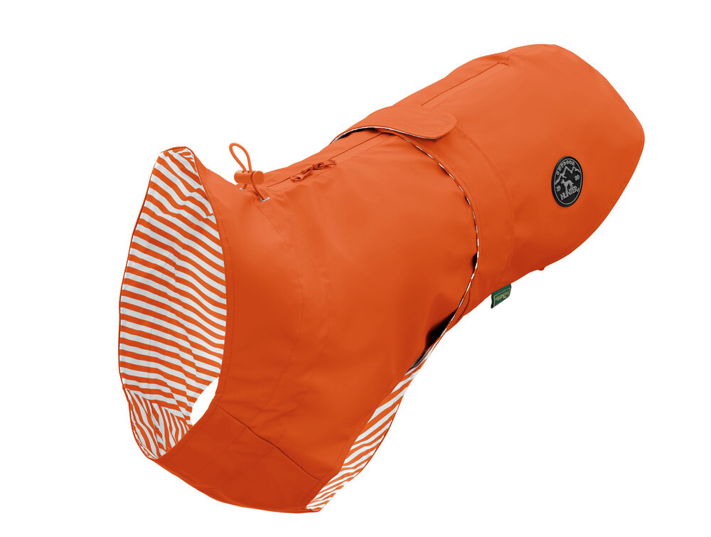 Das Bild zeigt den orangefarbenen Hundemantel "HUNTER Uppsala Extreme" für Hunde. Der Mantel ist für aktive Hunde geeignet und bietet Schutz vor Wind und Regen. Er hat ein gestreiftes Innenfutter, reflektierende Details und ist in der Größe verstellbar. I