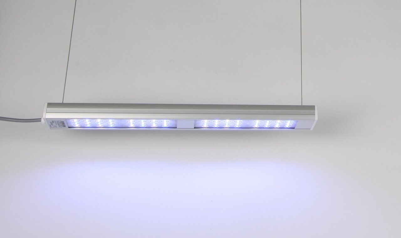 aquaLEDs LED-Aquarienleuchte 7111307108337, silber, weiß-blaues Licht, ideal f. Aquarien, hängend, rechteckig.