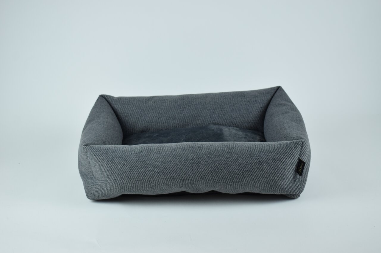 Graues Hundebett von LEBON mit weichem, rechteckigem Polster, geeignet für Hunde, ideal für gemütliche Ruhezeiten.