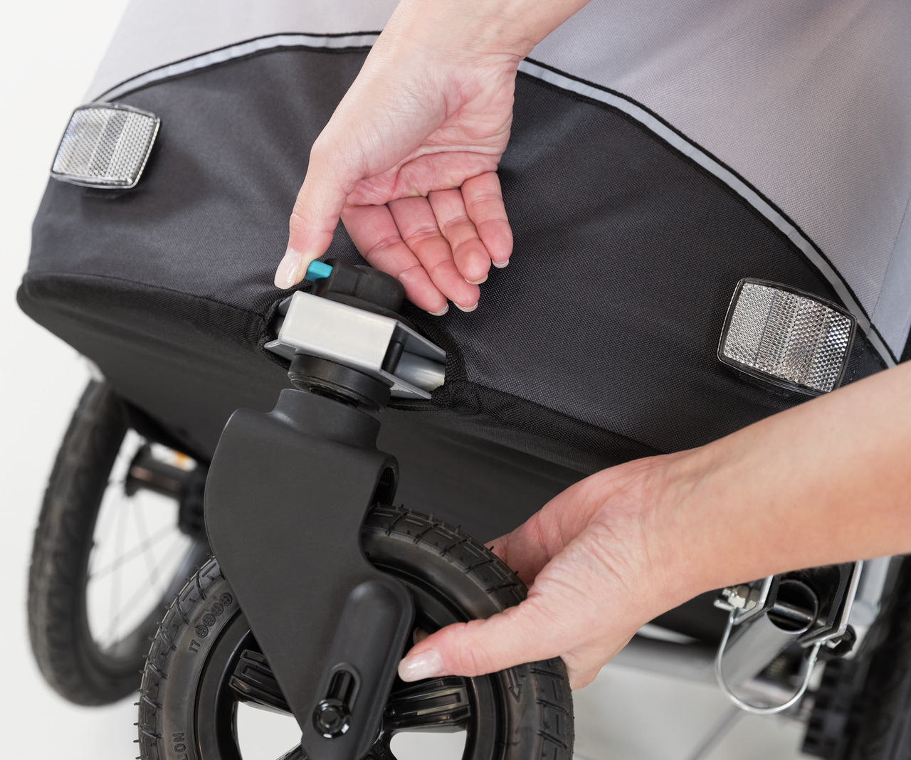 TRIXIE Hundeanhänger 4011905127958, Schwarz-Grau, f. Hunde, mit Reflektoren & Schnellverschluss, erhöhte Sicherheit.