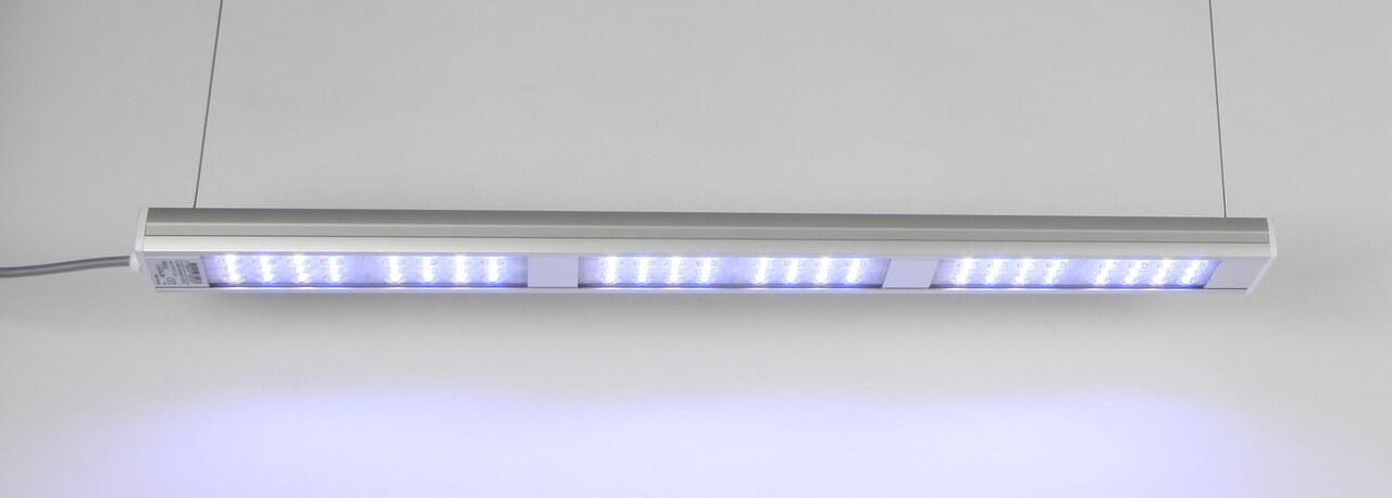 aquaLEDs LED-Aquarienleuchte 7111307757696, für Aquarien, weißes Licht, fördert Pflanzenwachstum & Fischfarben, schlank, silbern.
