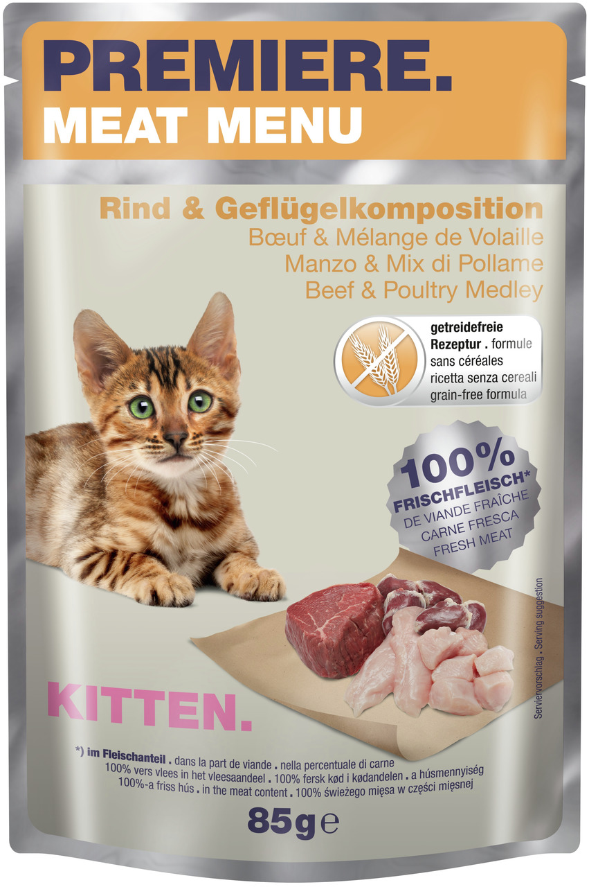 Das Bild zeigt eine Verpackung des Katzenfutters „PREMIERE Meat Menu“ für Kätzchen. Die Sorte ist „Rind & Geflügelkomposition“, eine getreidefreie Rezeptur mit 100 % Frischfleisch im Fleischanteil. Die Verpackung enthält 85 g. Im Vordergrund ist ein Kätzc