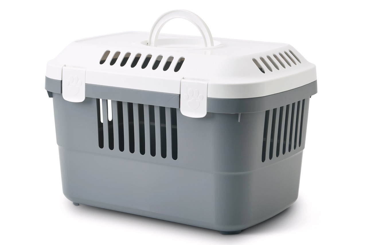 SAVIC Transportbox "Trotter 1" f. Katzen-kl. Hunde, grau-weiß, robust, Lüftungsschlitze, Tragegriff, sicherer Verschluss, ideal f. Reisen.