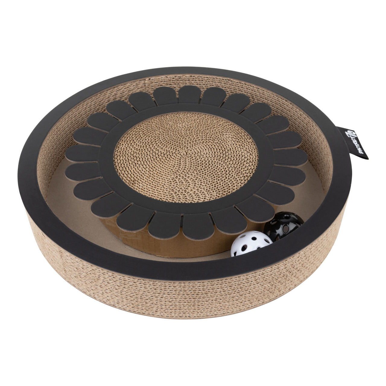 Rundes Katzenspielzeug von District 70 aus Wellpappe mit schwarzem Rand und blumenförmigem Design in der Mitte. Enthält zwei Spielbälle in Schwarz und Weiß mit Löchern. Geeignet für Katzen zur Beschäftigung und Krallenpflege. Durchmesser ca. 30 cm. EAN: 8