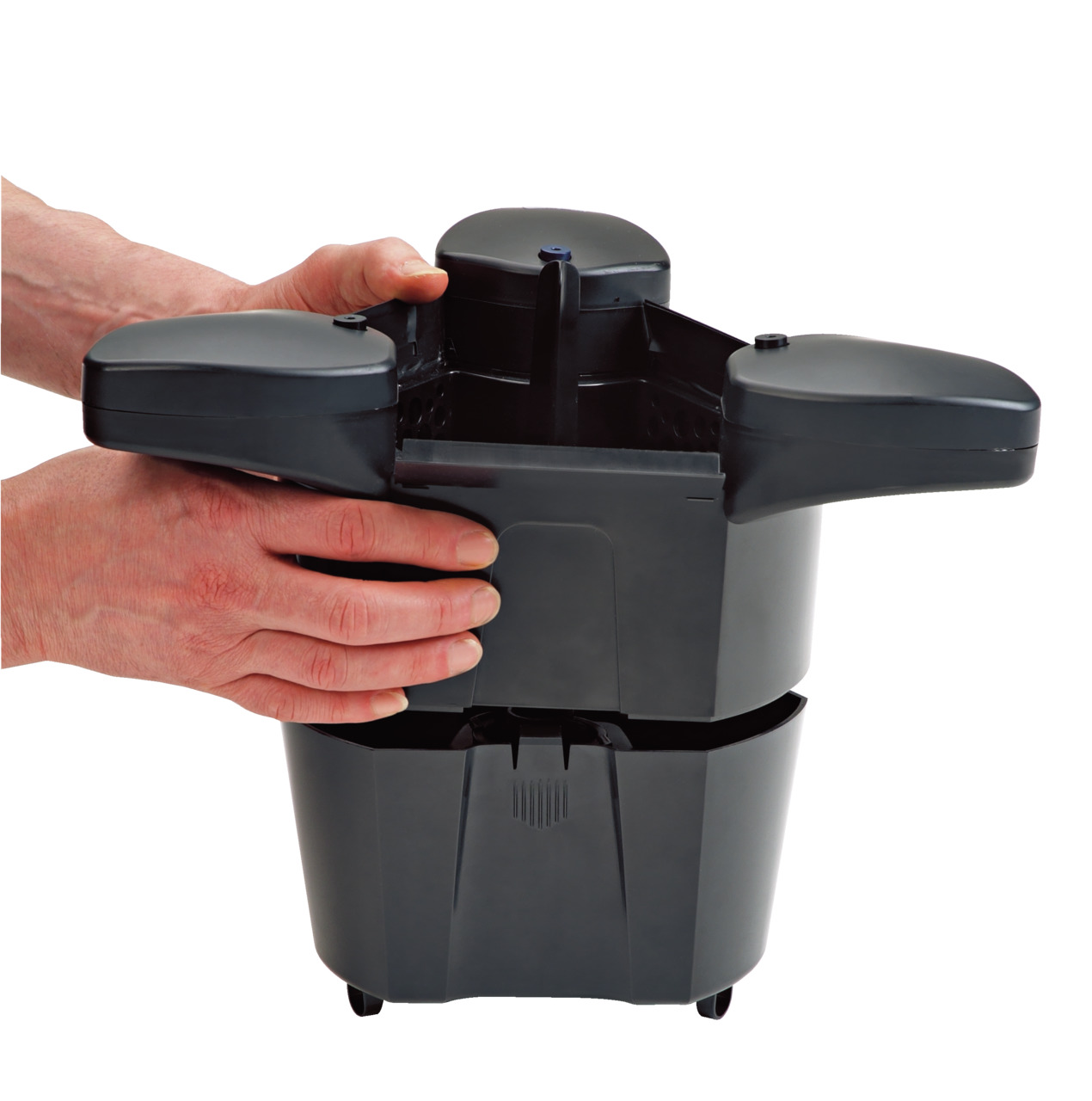 Oase BioMaster 600 Außenfilter, für Aquarienbesitzer, effiziente Wasserreinigung, einfache Wartung, Zugang zu Filtermedien.