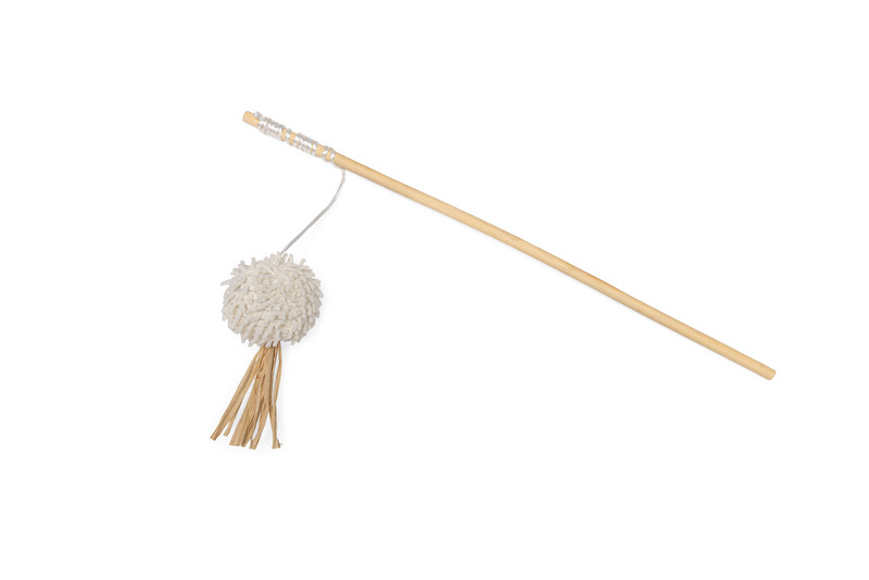 Beeztees Spielangel mit Pompon, Katzenspielzeug, fördert Jagdinstinkt, Holzstab mit weißem Pompon & Fransen aus Naturmaterialien.