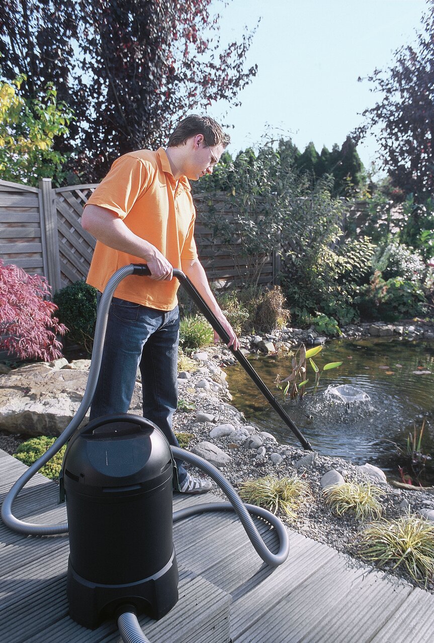 Pontec Teichsauger, ideal f. Schmutzentfernung im Gartenteich, inkl. langem Schlauch & Saugrohr, schwarz.