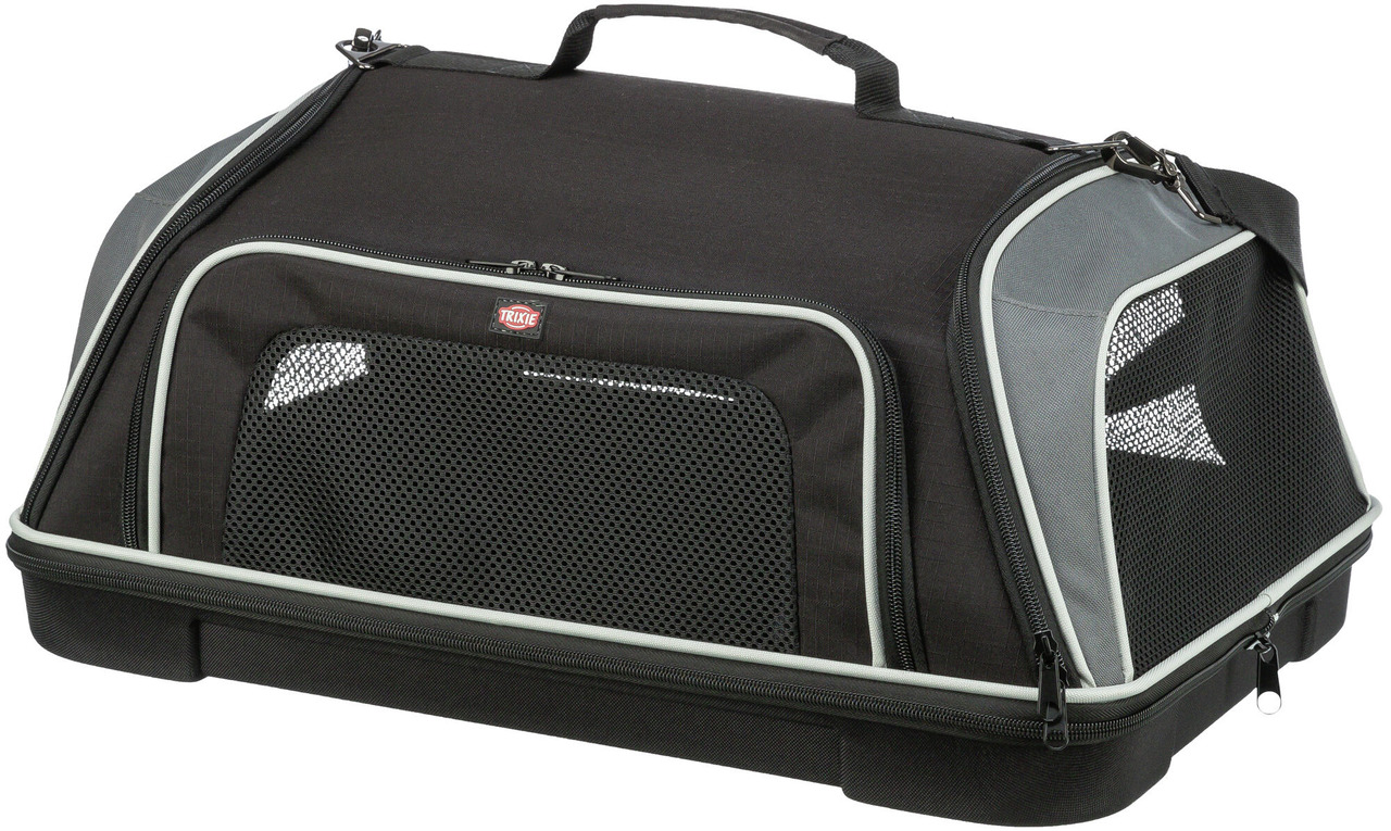 Das Bild zeigt die TRIXIE Transporttasche "Trolley Elegance" für Haustiere. Die schwarze Tasche mit grauen Akzenten ist für kleine Hunde und Katzen geeignet. Sie verfügt über Netzfenster für Belüftung, einen Tragegriff und Reißverschlüsse. Ideal für Reise