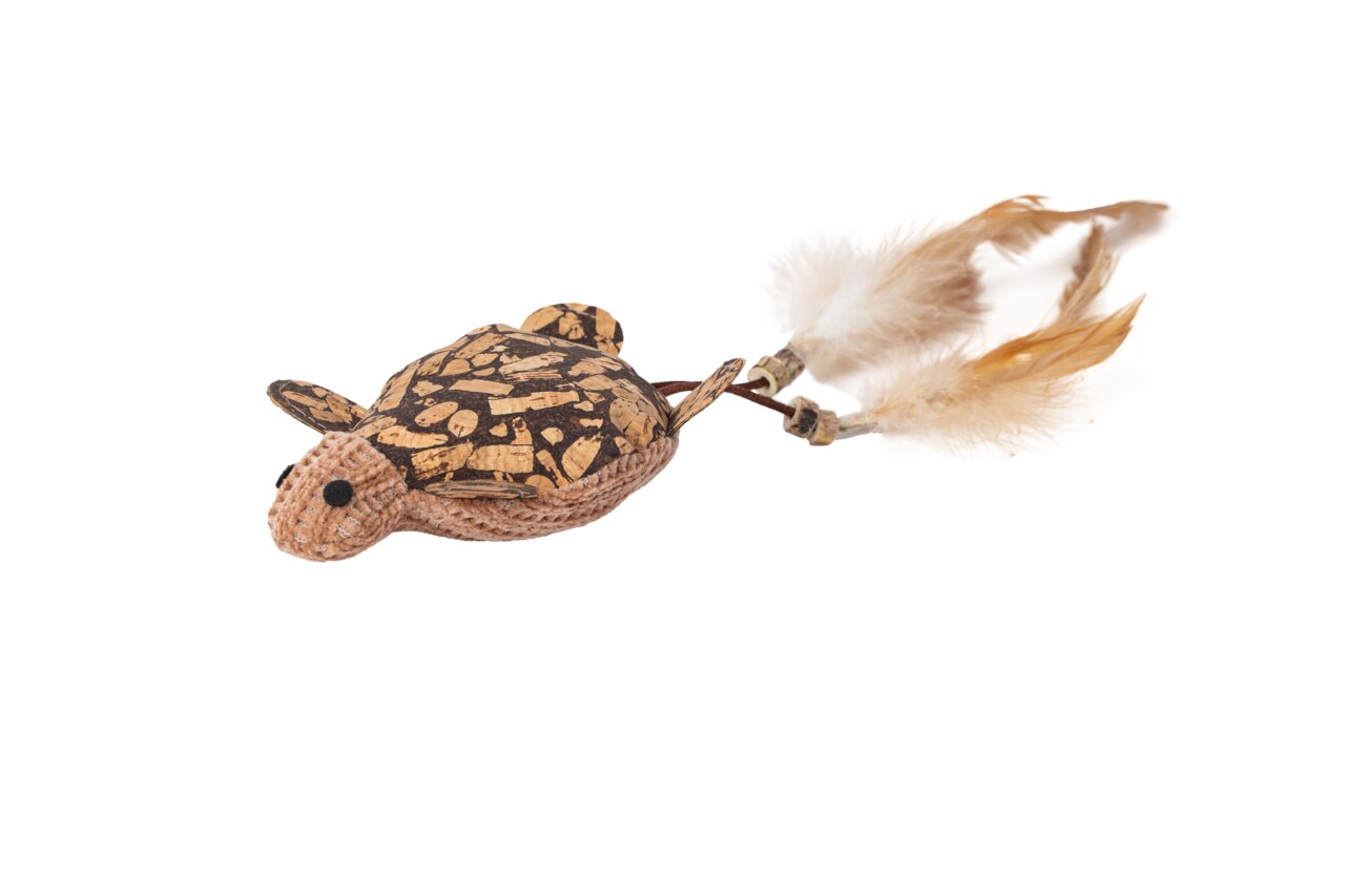 Quapas Katzenspielzeug Schildkröte, Kork+Stoff, beige Federn, für alle Altersgruppen, interaktives Spielen, Jagdinstinkt fördern.