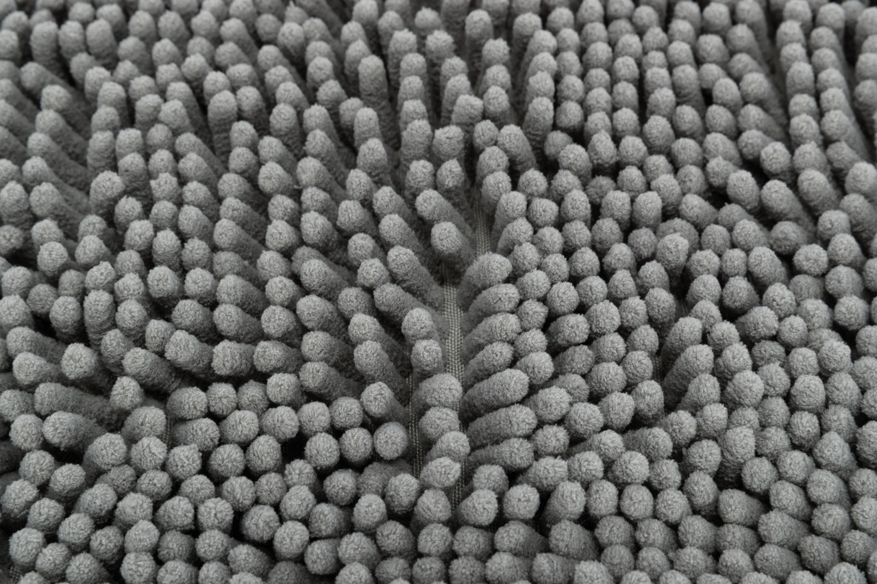 TRIXIE Mikrofaser-Matte, Grau, für Hunde & Katzen, saugstark, reinigt Pfoten, ideal für Eingangsbereich/Unterlage, weich, komfortabel.