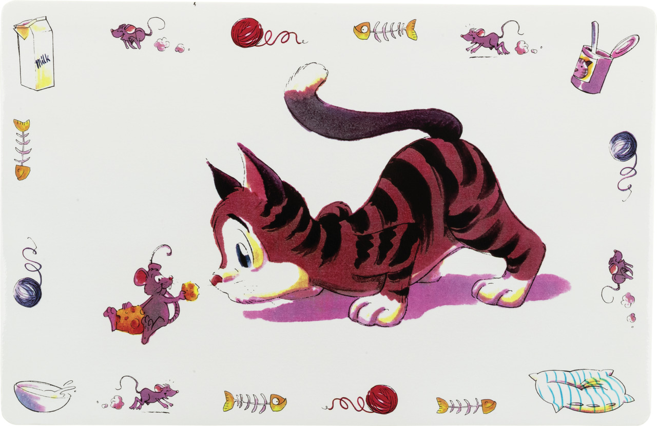 Das Bild zeigt eine TRIXIE-Futtermatte für Katzen mit der EAN 4011905245447. Die Matte ist mit einem verspielten Design versehen, das eine neugierige Katze und Mäuse in verschiedenen Szenen zeigt. Zielgruppe sind Katzenhalter, die eine rutschfeste und lei