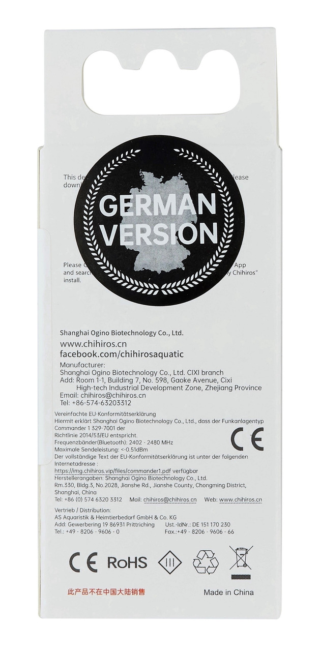 Rückseite einer Verpackung des Produkts „Chihiros German Version“. Die Verpackung zeigt ein schwarzes Siegel mit der Aufschrift „German Version“ und einer stilisierten Deutschlandkarte. Darunter sind Herstellerangaben, Kontaktinformationen und Zertifizier