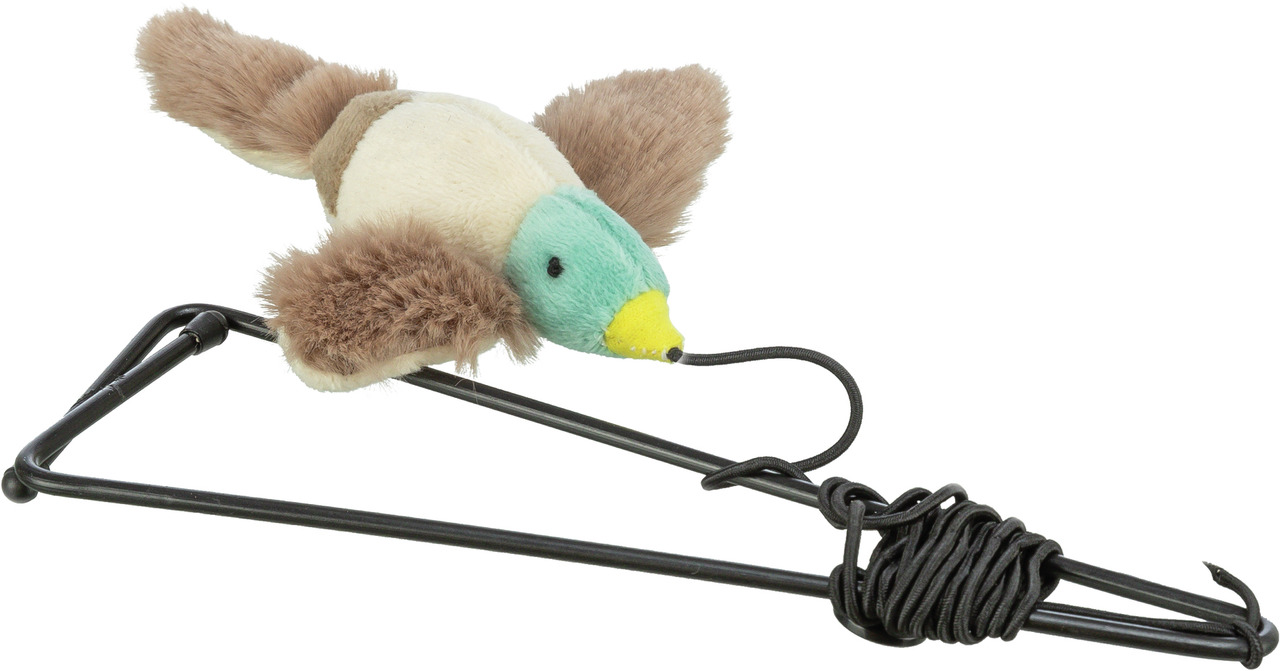 Das Bild zeigt das Katzenspielzeug „TRIXIE Spielangel mit Plüsch-Ente“ für Katzen. Die Zielgruppe sind Hauskatzen. Das Spielzeug besteht aus einer schwarzen Spielangel mit einer daran befestigten Plüsch-Ente in natürlichen Farben. Es fördert den Spieltrie