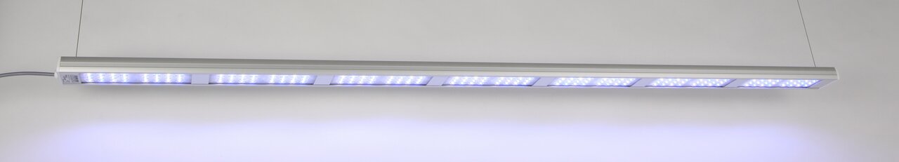 aquaLEDs LED-Aquarienleuchte 7111303587891, für Aquarien, weiß-bläuliches Licht, schlank, silber, rechteckig, hängend.
