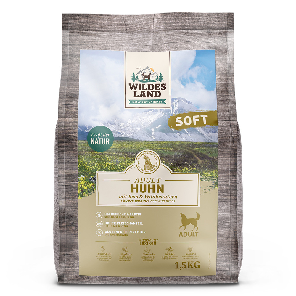 Das Bild zeigt eine 1,5 kg Packung Hundefutter der Marke "Wildes Land" mit der Geschmacksrichtung Huhn, Reis und Wildkräuter. Das Produkt ist für ausgewachsene Hunde (Adult) geeignet, halbfeucht und saftig, mit hohem Fleischanteil und einer glutenfreien R