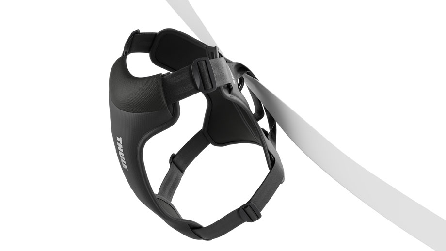 Schwarzes, gepolstertes Thule-Hundegeschirr mit verstellbaren Gurten und Autosicherheits-Schlaufe