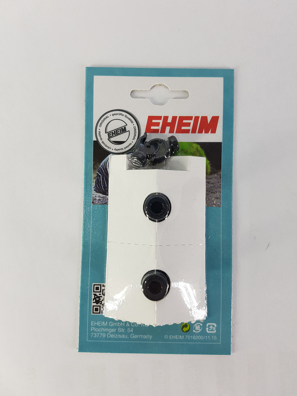 Das Bild zeigt das Produkt "EHEIM Saugnäpfe mit Clips", geeignet für Aquarienbesitzer zur Befestigung von Schläuchen oder Kabeln. Die Verpackung enthält zwei schwarze Saugnäpfe mit Clips, die auf einer weißen Halterung befestigt sind. Die Marke EHEIM ist 