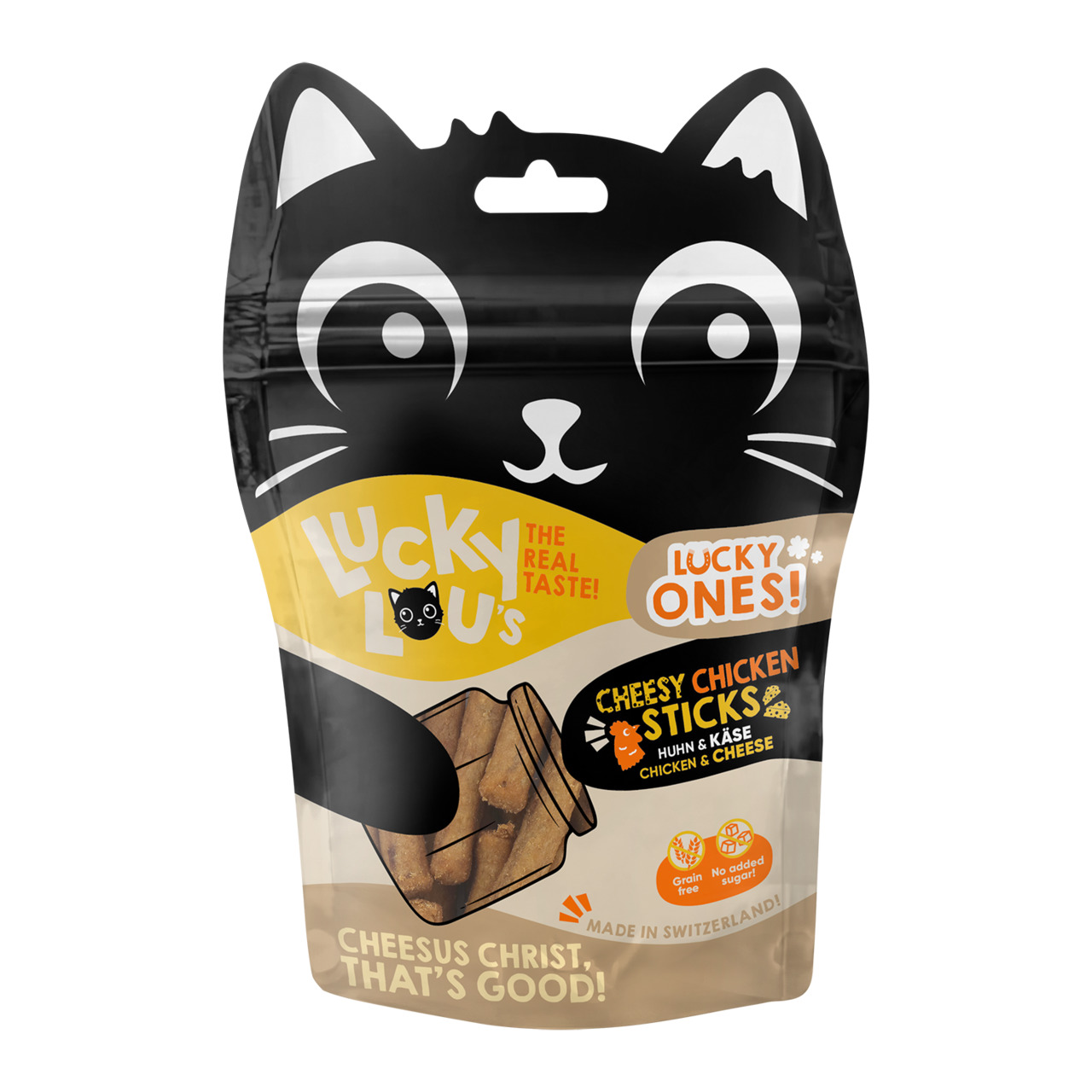 Das Bild zeigt eine Verpackung von Lucky Lou's Cheesy Chicken Sticks, einem Premium-Snack für Katzen. Die Zielgruppe sind Katzenliebhaber, die Wert auf hochwertige Leckerlis legen. Die Geschmacksrichtung ist Huhn und Käse. Die Verpackung enthält 50 g und 