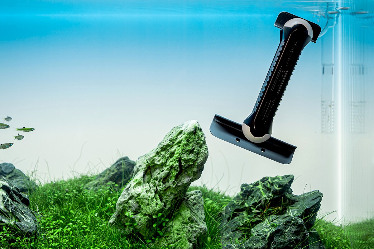 TUNZE Care Magnet Algenreiniger, für Aquarien, schwarz-silber, entfernt Algen von Scheiben, schwimmend, ideal für klare Aquarien.