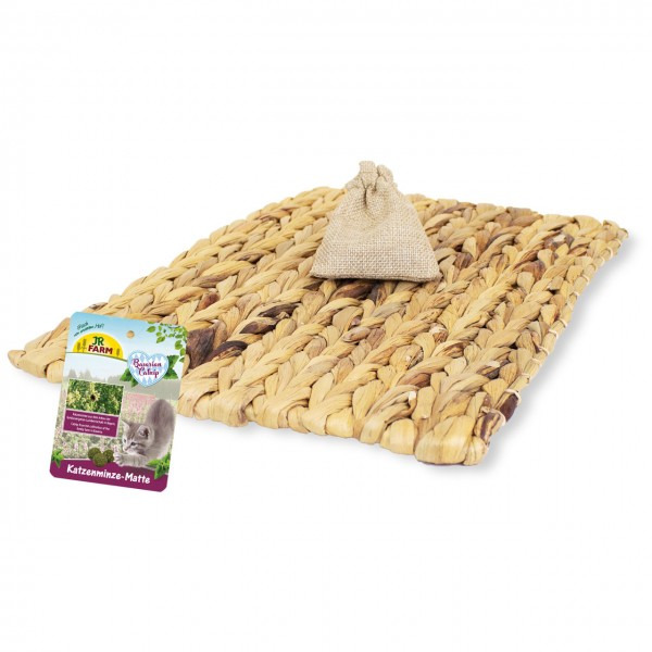 Das Bild zeigt die JR FARM Katzenminze-Matte, ein Produkt für Katzen. Die Matte besteht aus geflochtenem Naturmaterial und wird mit einem kleinen Beutel Katzenminze geliefert, der auf der Matte liegt. Sie dient zur Beschäftigung und Entspannung von Katzen