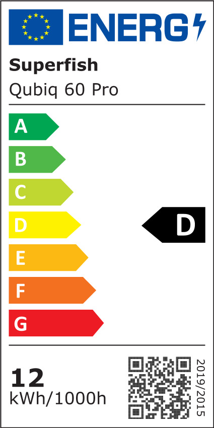 Das Bild zeigt das EU-Energielabel für das Produkt "Superfish Qubiq 60 Pro". Es gehört zur Energieeffizienzklasse D, mit einem Energieverbrauch von 12 kWh pro 1000 Stunden. Das Label enthält eine Farbskala von grün (effizient) bis rot (ineffizient) und ei
