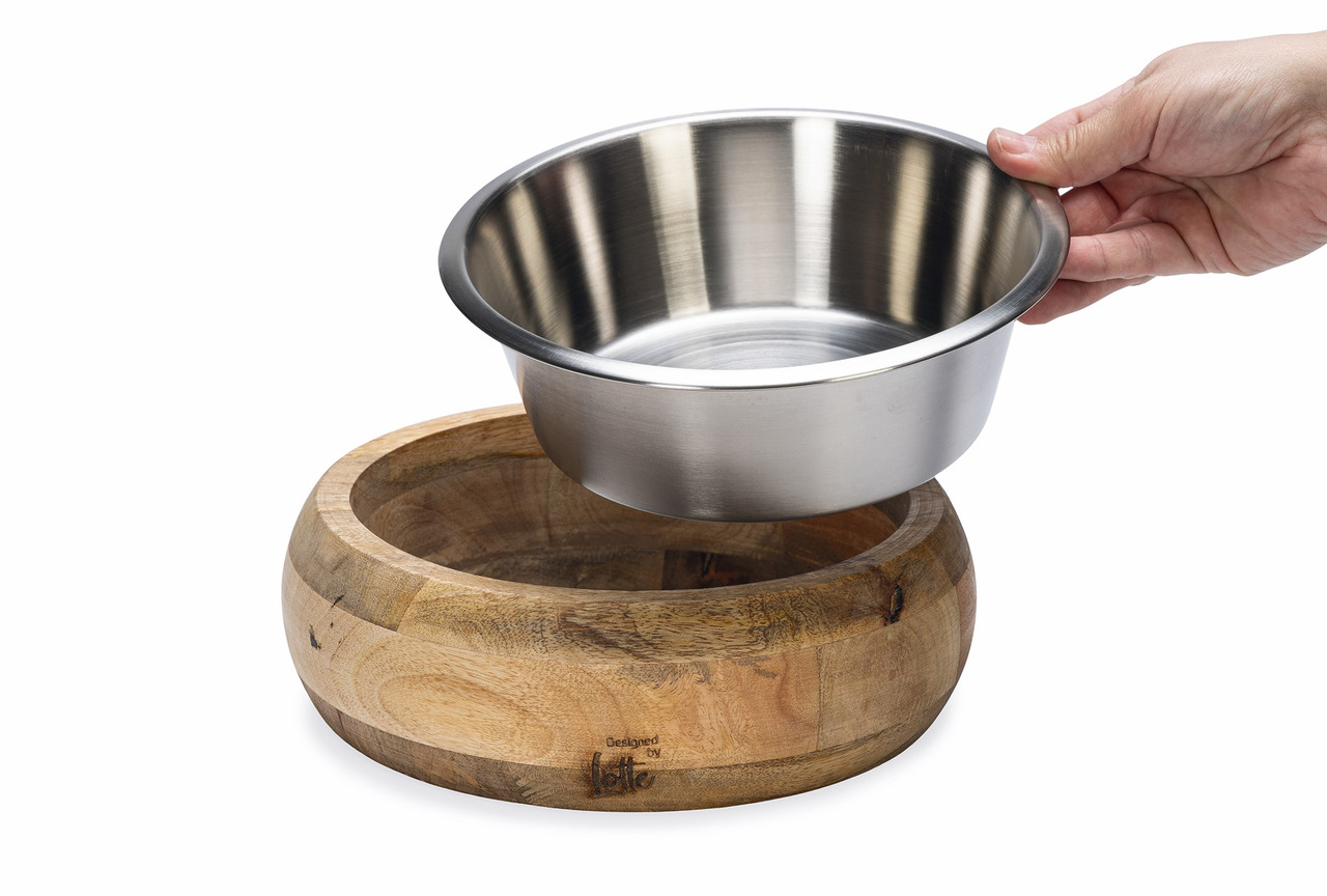 Futternapf „Designed by Lotte“ für Hunde/Katzen, mit Edelstahlschale & Holzsockel. Stilvoll & funktional, Größe nicht erkennbar.